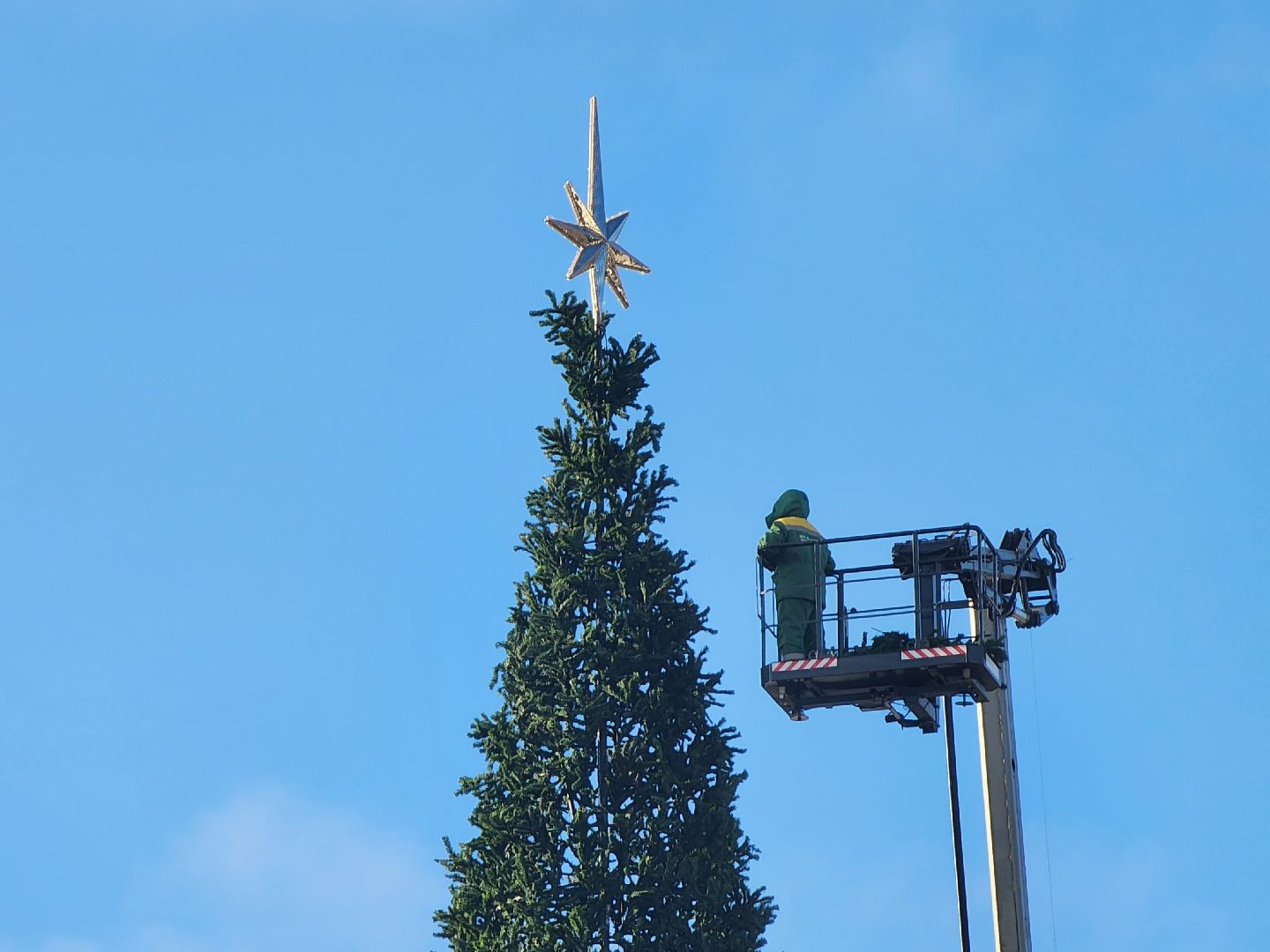 коломна, подготовка к новому году, новогодняя елка, украшение города к новому году,