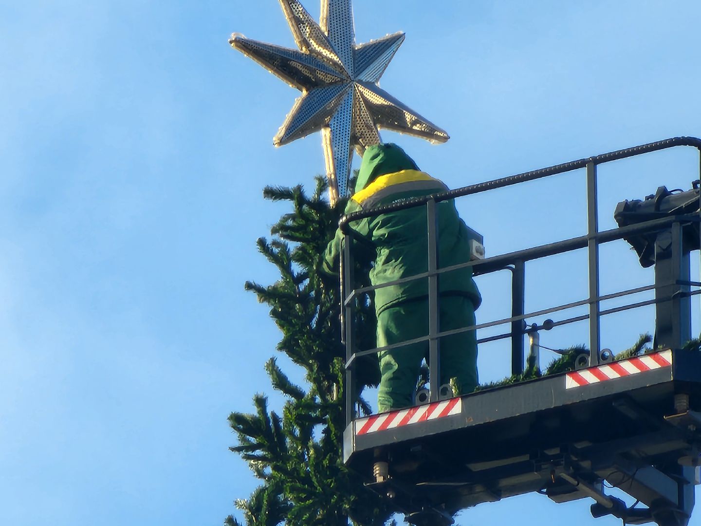 коломна, подготовка к новому году, новогодняя елка, украшение города к новому году,