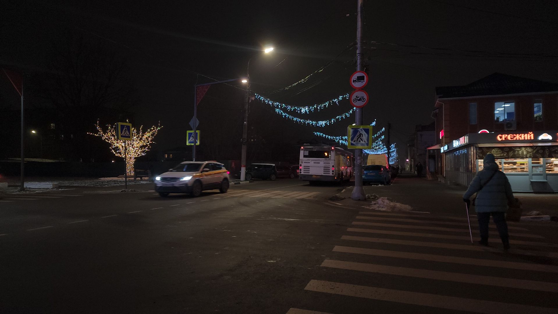 Павловский Посад, Городской округ Павловский Посад, Жители, украсили площадь, Елка, Гирлянды, Праздники, вертикалка, вертикальное видео,