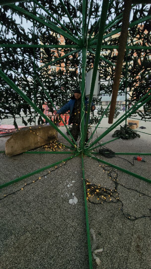 вертикалки, ивантеевка, новогодняя елка, праздники, украшение города к новому году, площадь, шары, гирлянды, жители,