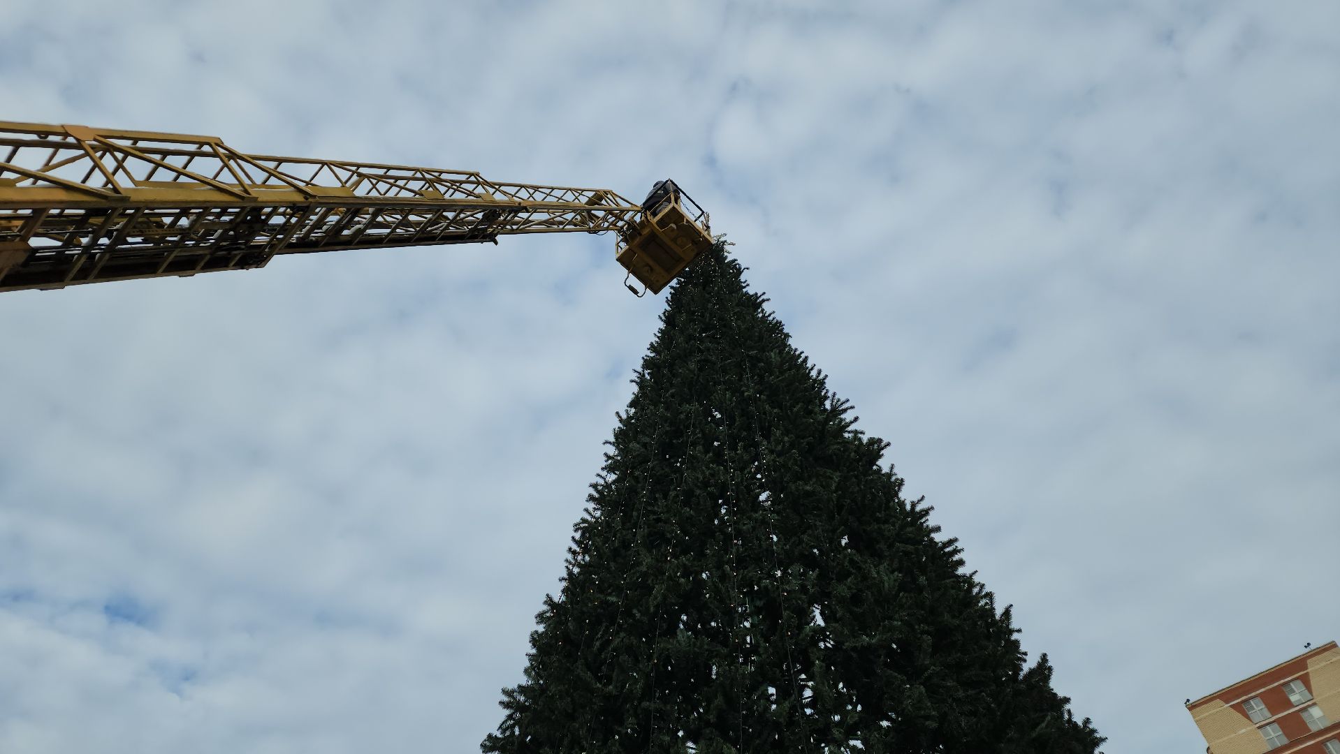 вертикалки, ивантеевка, новогодняя елка, праздники, украшение города к новому году, площадь, шары, гирлянды, жители,