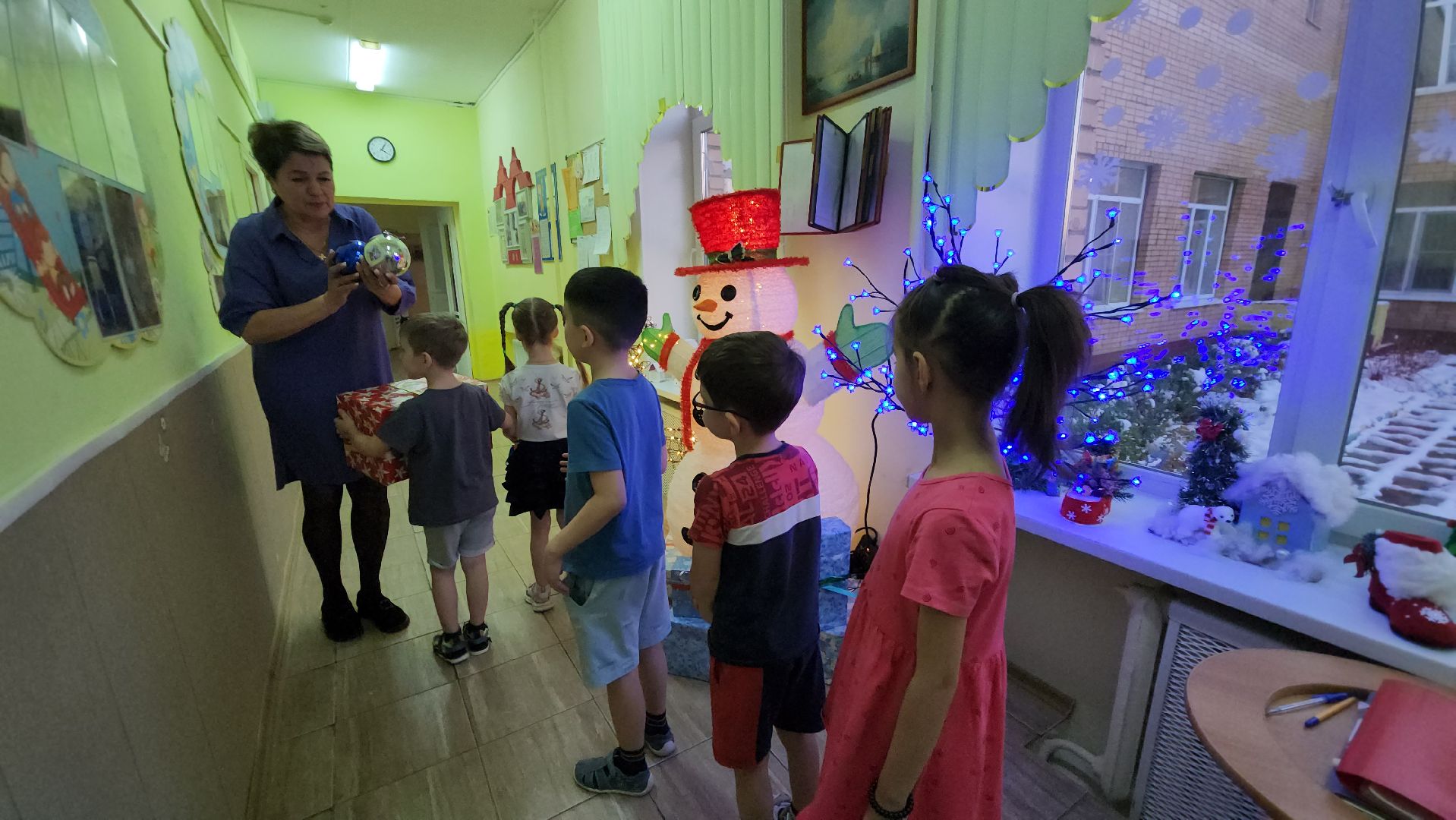 детский сад, Украшения, снеговик, Лобня, вертикалки,