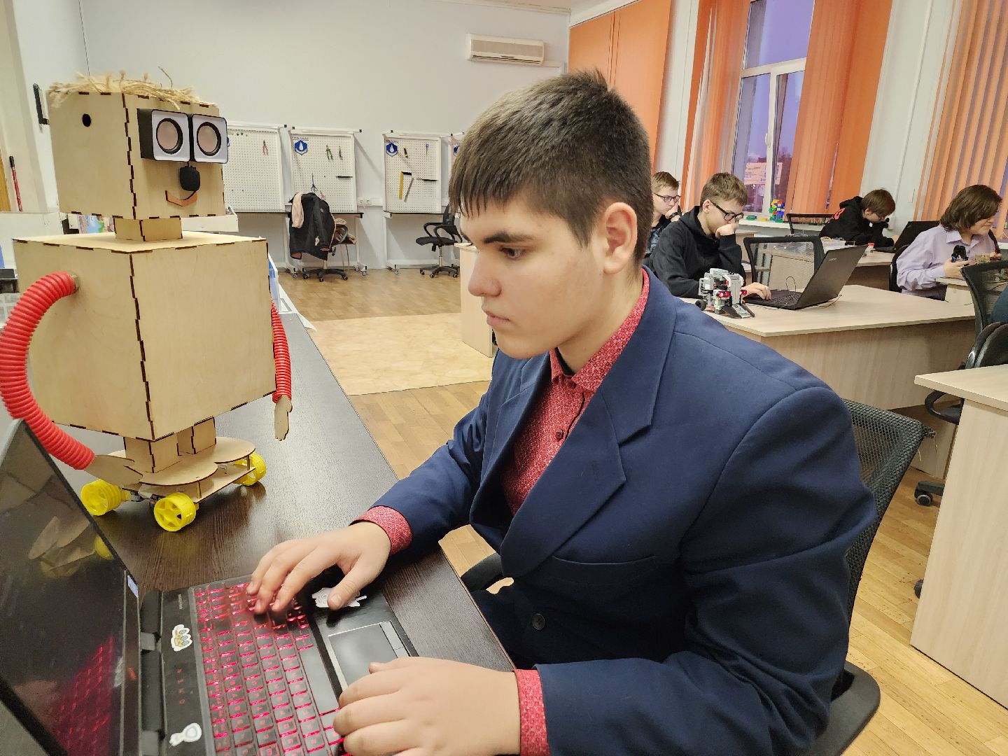 вертикалки, робототехника, робот-экскурсовод, орехово зуево, дополнительное образование,