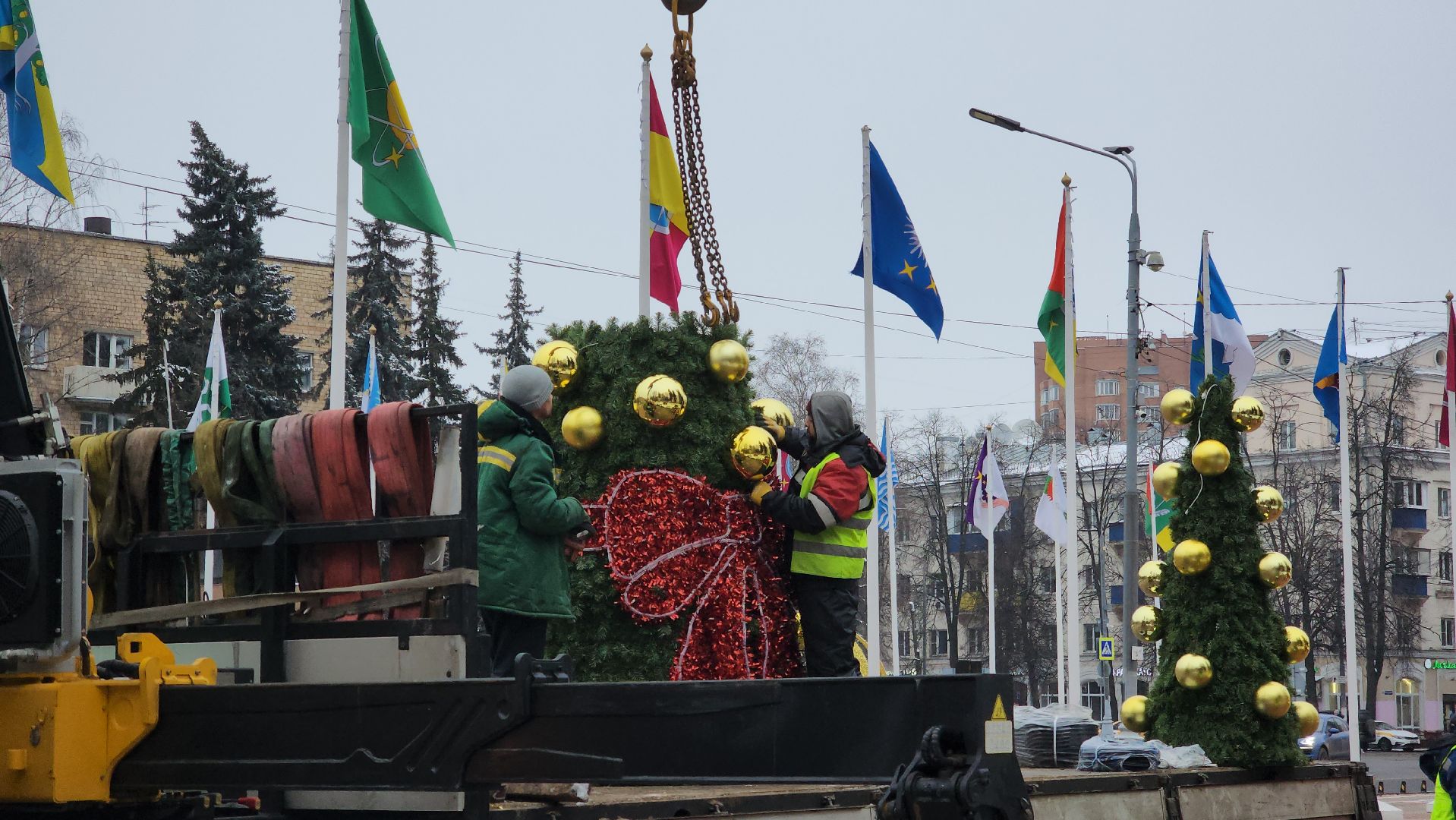 ель, новый год, гирлянда, шары, вертикалки,