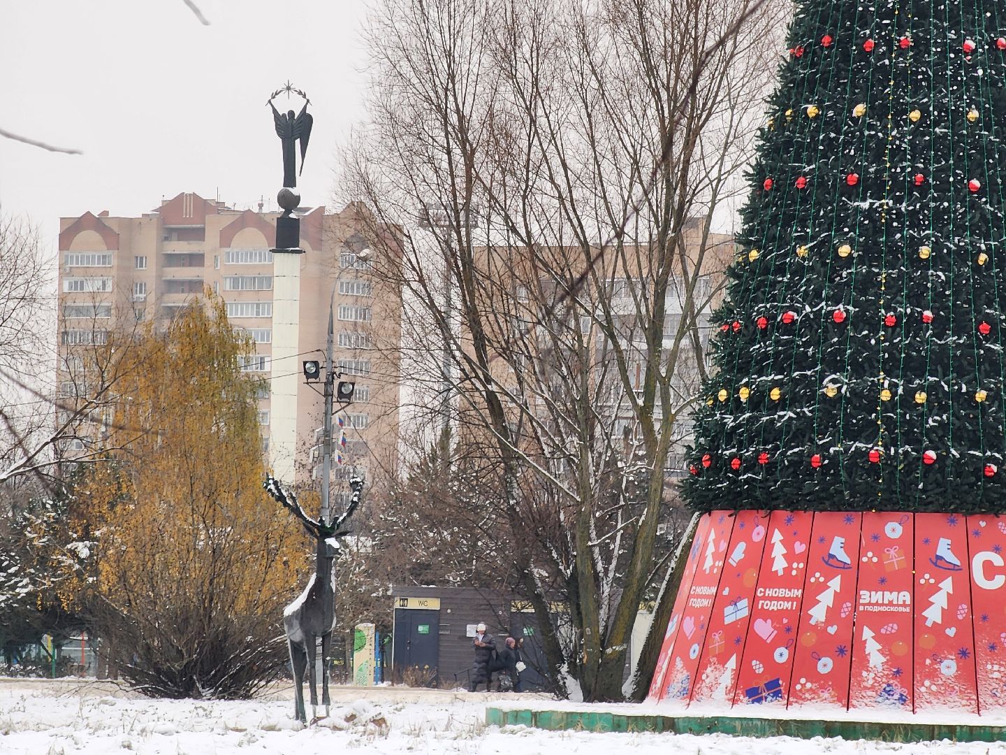 Одинцово, благоустройство, елка, баранка, новый год, вертикалка, вертикальное видео,