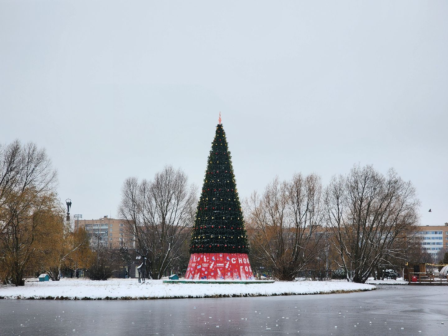 Одинцово, благоустройство, елка, баранка, новый год, вертикалка, вертикальное видео,