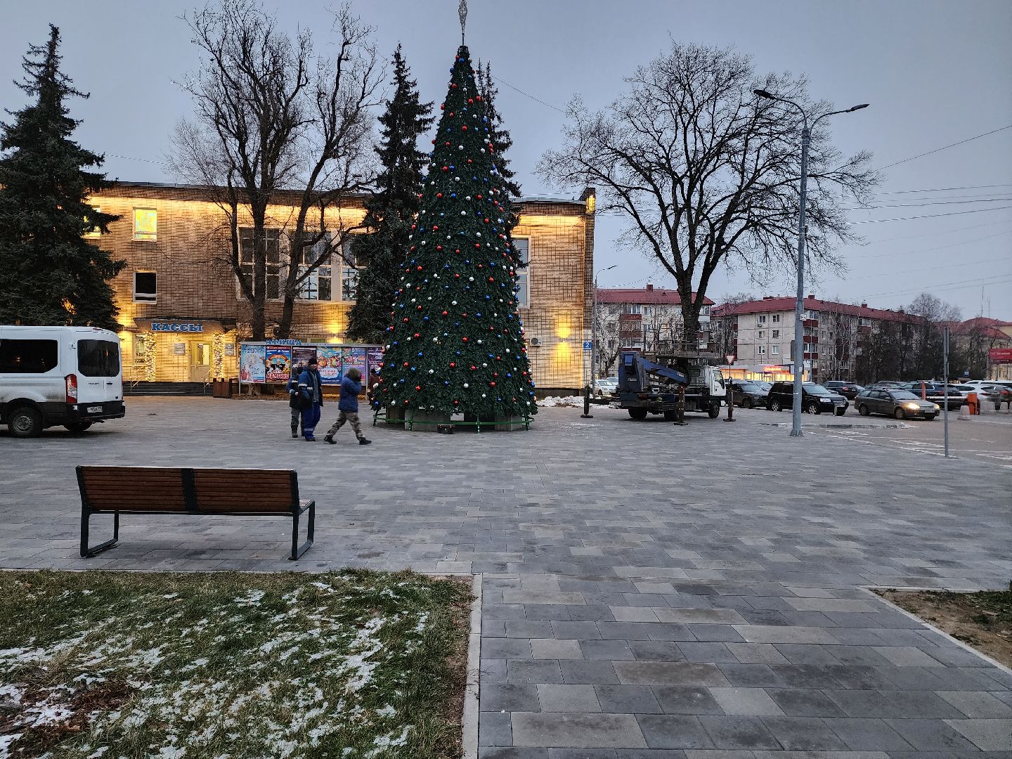 раменское, благоустройство, новогодняя елка у дк сатурн, вертикалки,