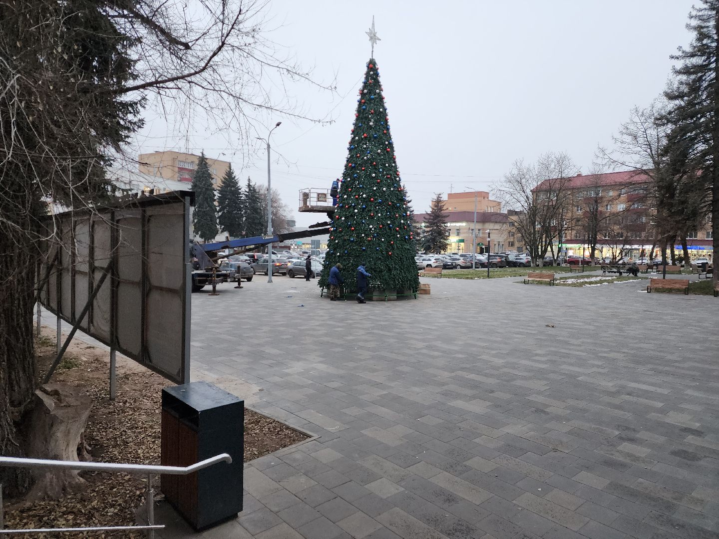 раменское, благоустройство, новогодняя елка у дк сатурн, вертикалки,