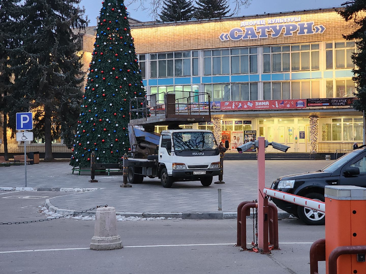 раменское, благоустройство, новогодняя елка у дк сатурн, вертикалки,