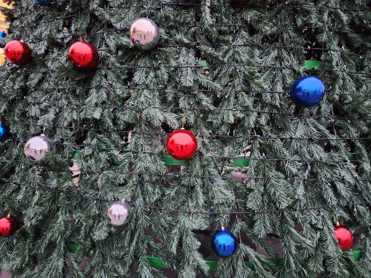 раменское, благоустройство, новогодняя елка у дк сатурн, вертикалки,