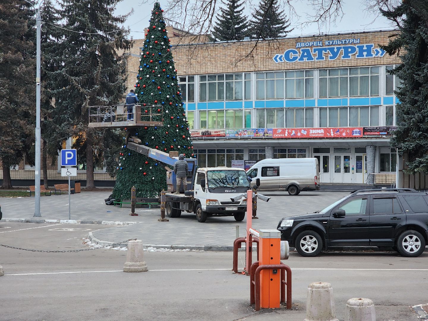 раменское, благоустройство, новогодняя елка у дк сатурн, вертикалки,