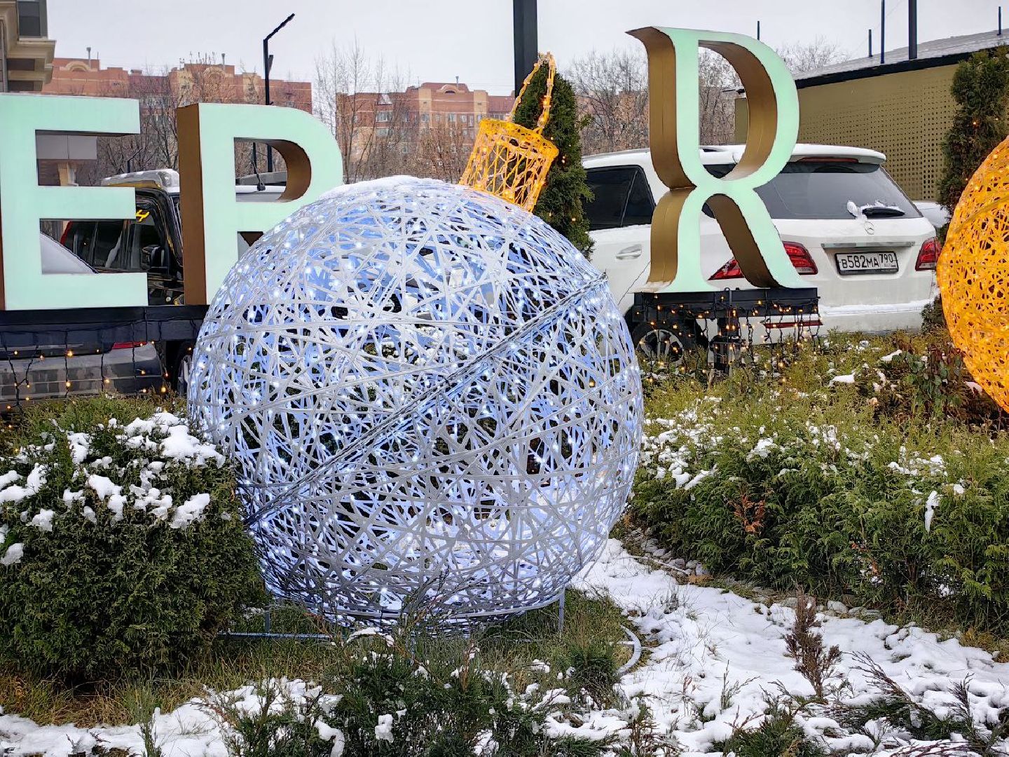 город, украшение улиц, гирлянда, праздник,