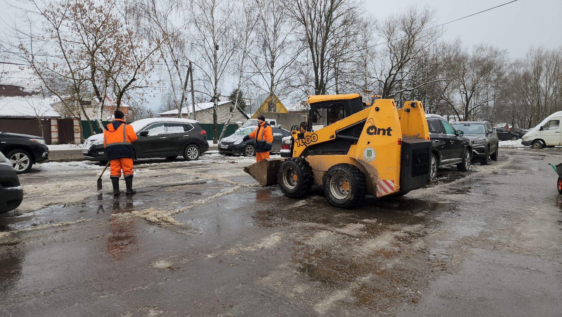 вертикалки, пушкино, наледь, коммунальное предприятие, уборка льда, техника, рабочие, благоустройство,