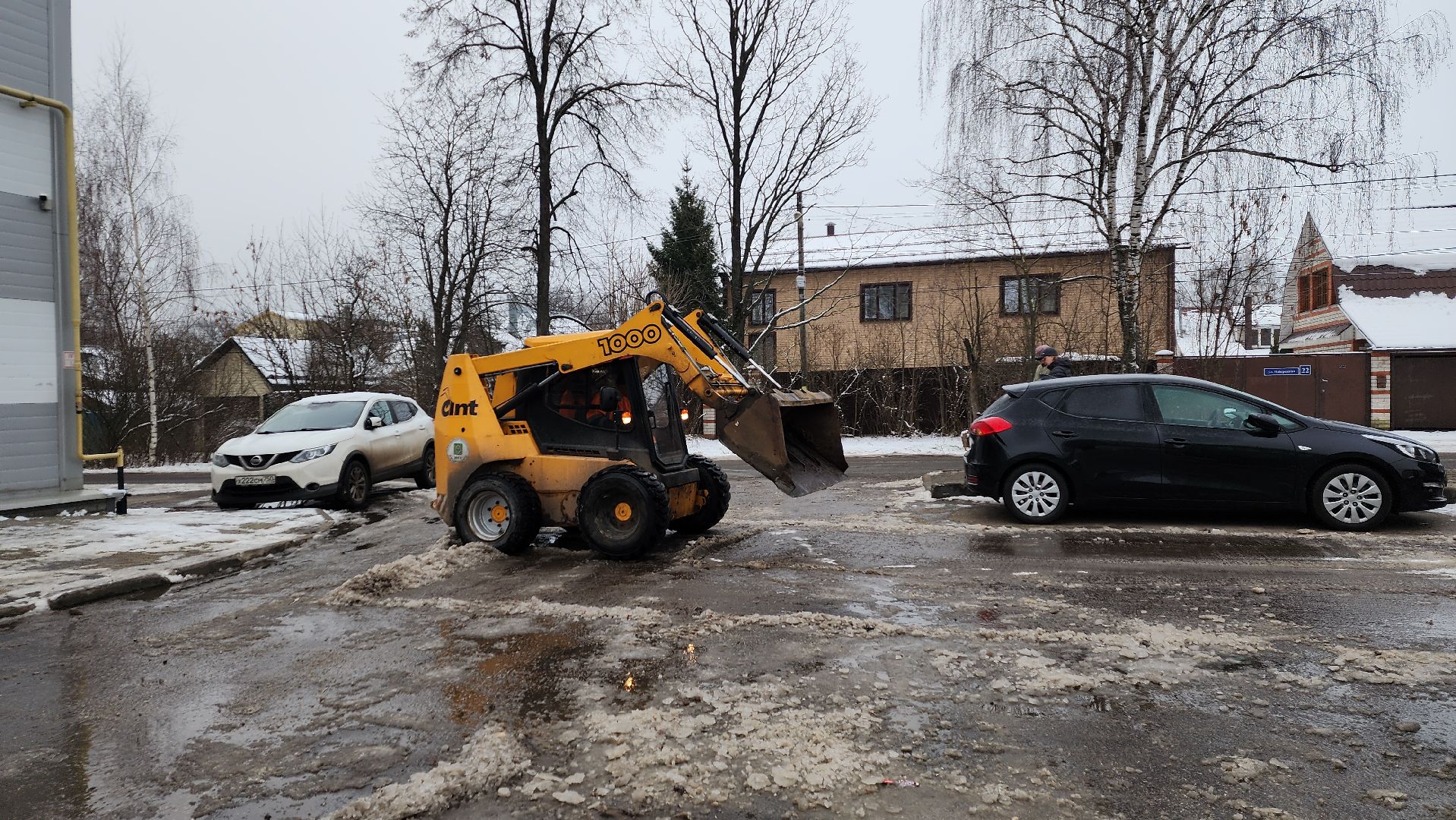 вертикалки, пушкино, наледь, коммунальное предприятие, уборка льда, техника, рабочие, благоустройство,