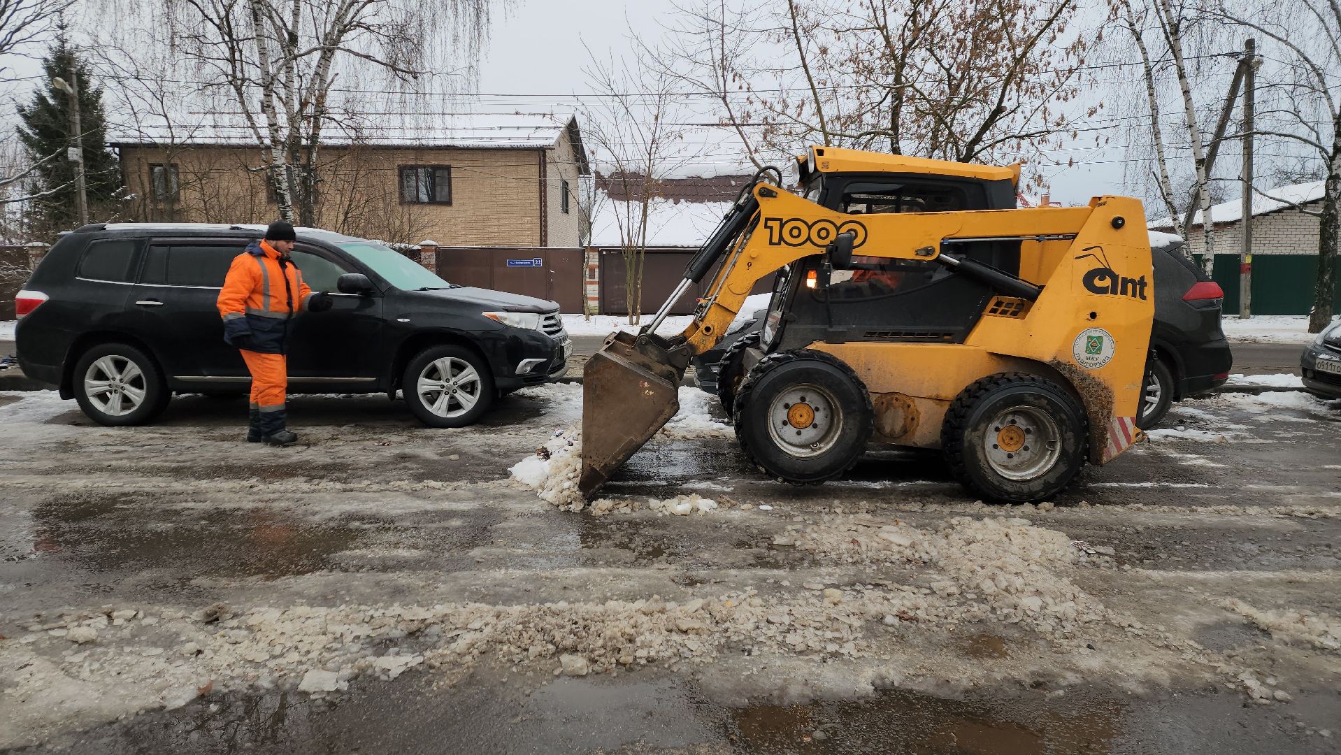 вертикалки, пушкино, наледь, коммунальное предприятие, уборка льда, техника, рабочие, благоустройство,