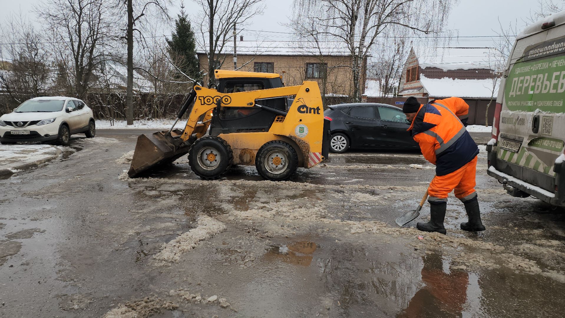 вертикалки, пушкино, наледь, коммунальное предприятие, уборка льда, техника, рабочие, благоустройство,