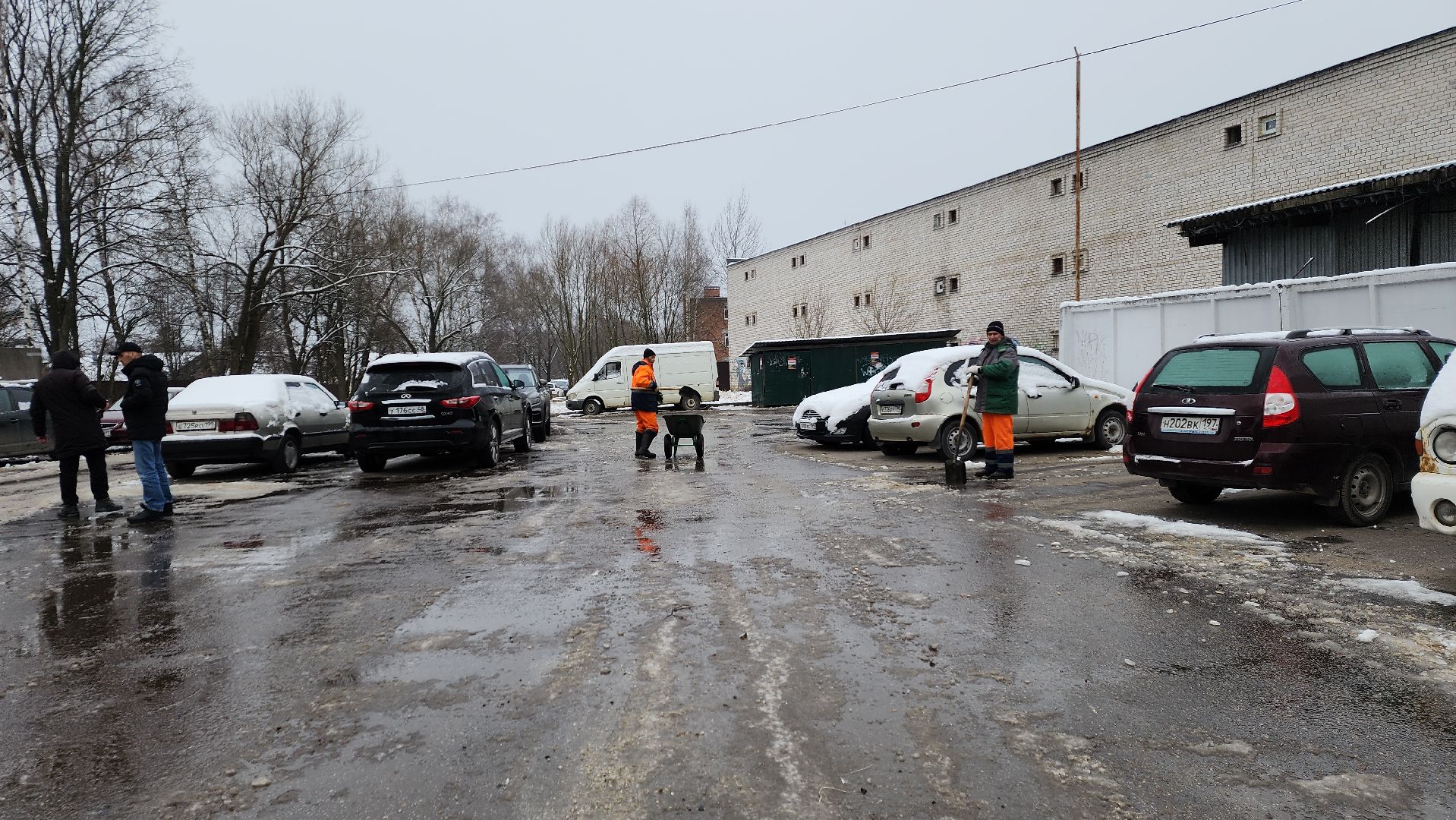 вертикалки, пушкино, наледь, коммунальное предприятие, уборка льда, техника, рабочие, благоустройство,