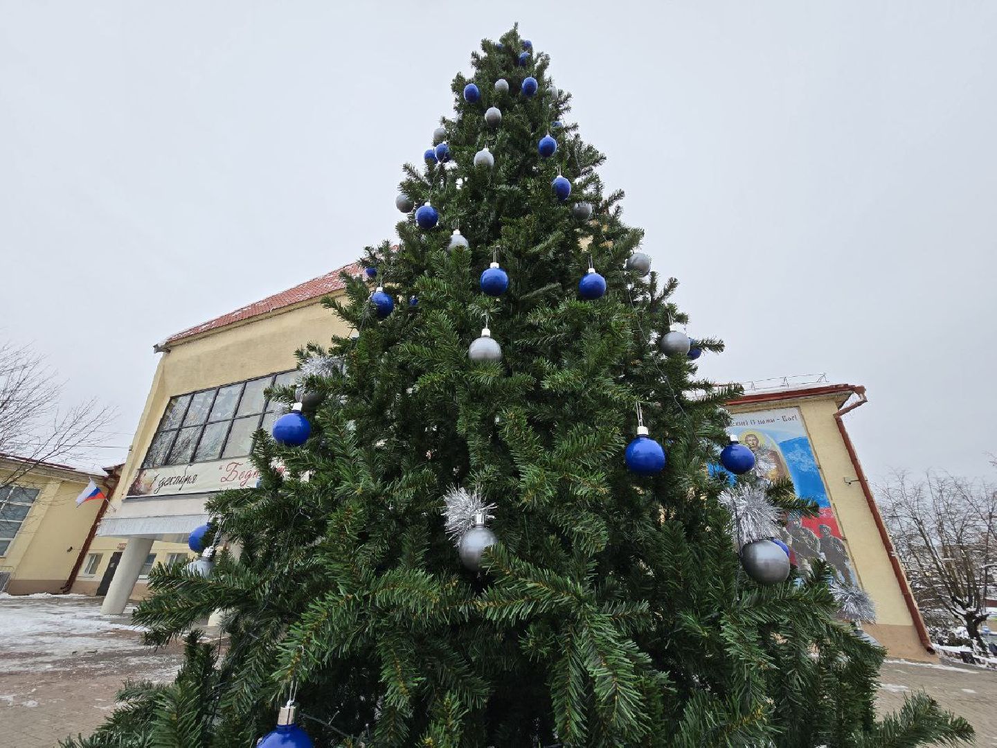 можайск, можайский городской округ, подмосковье, благоустройство, новый год, новогодняя елка, украшение города к новому году, праздник, вертикалки,