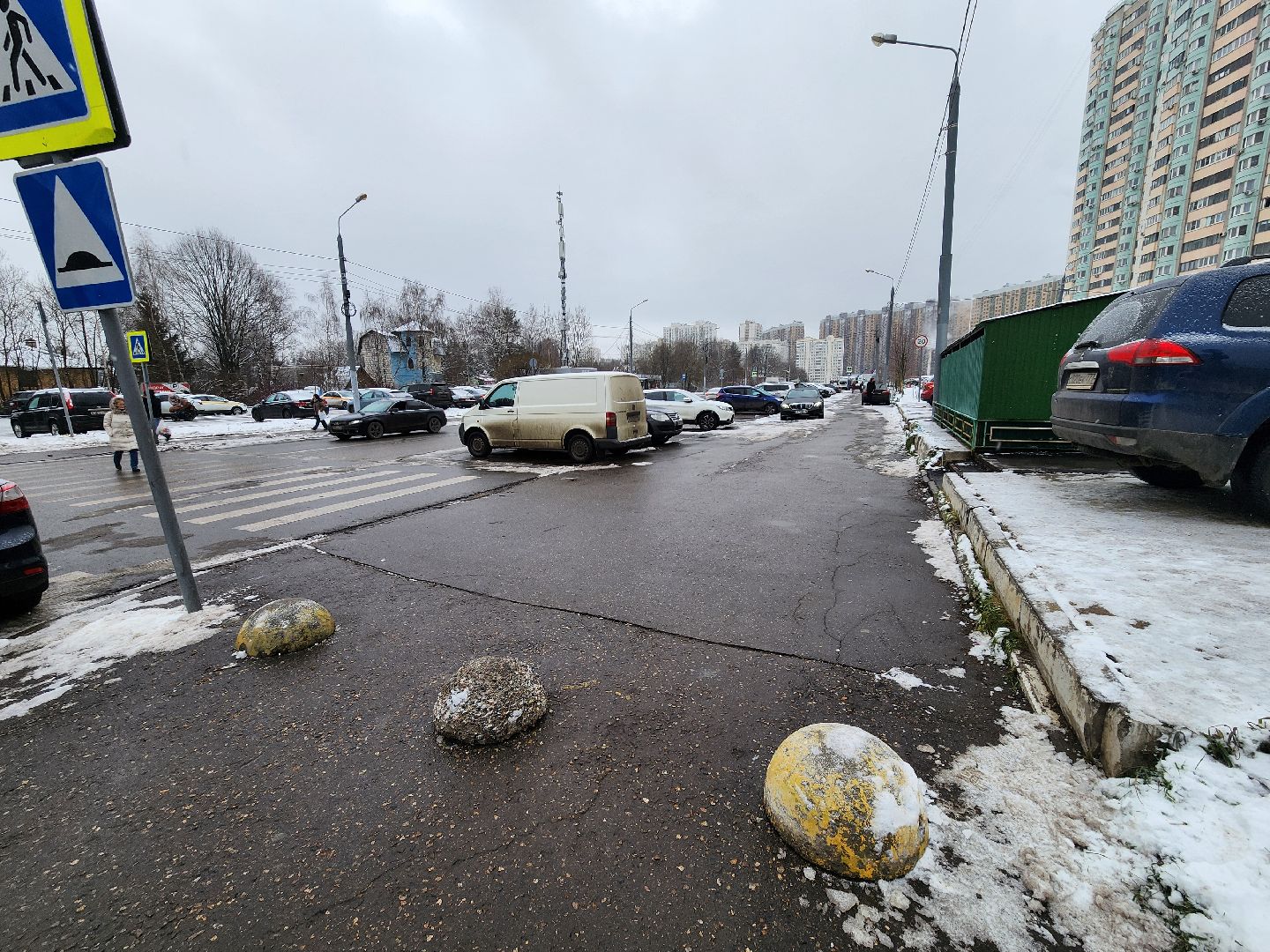 Одинцово, трехгорка, парковка, противопарковочные полусферы, вертикалка, вертикальное видео, гибдд,