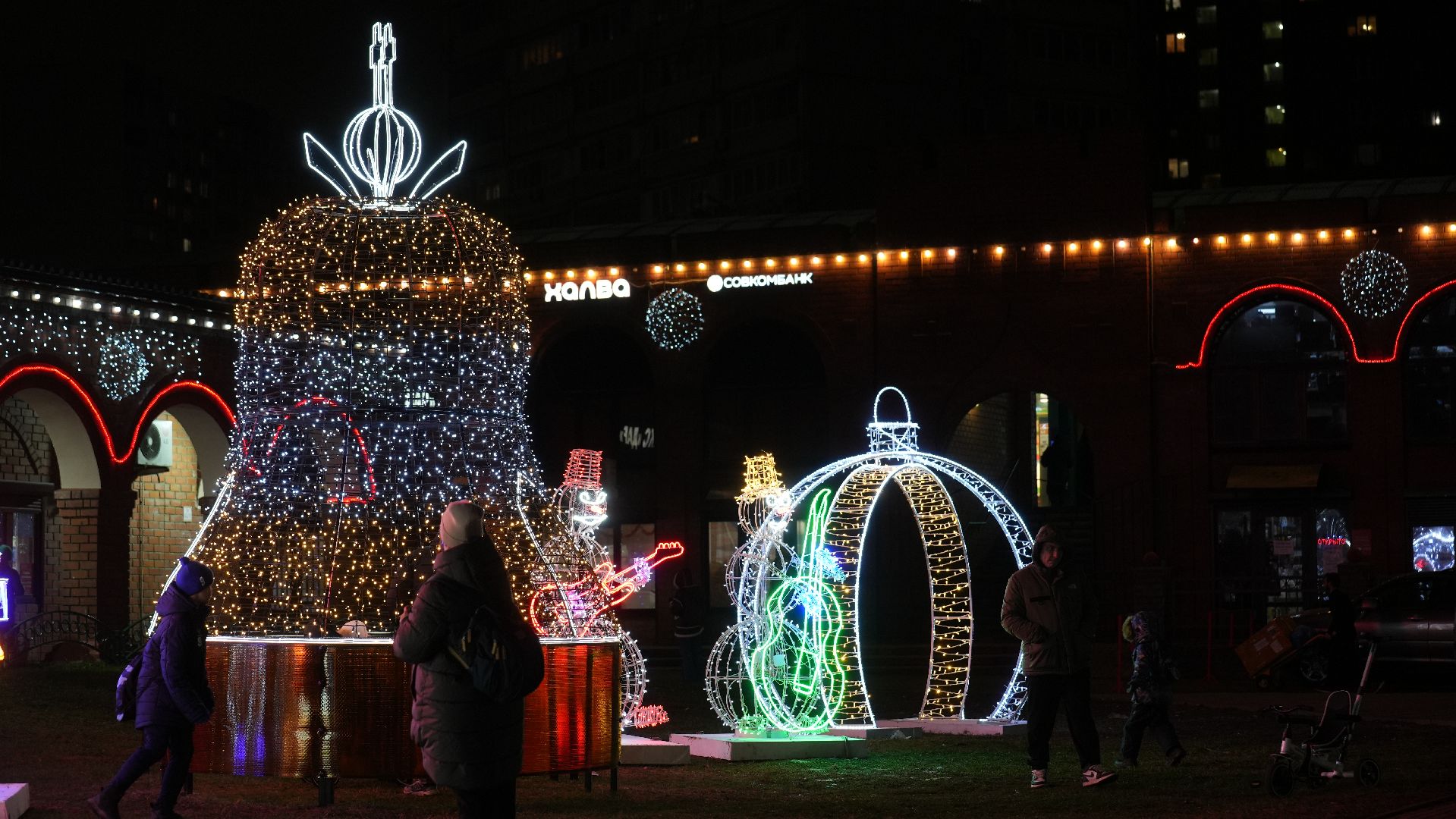 вертикалка, зима в подмосковье, световые инсталляции,