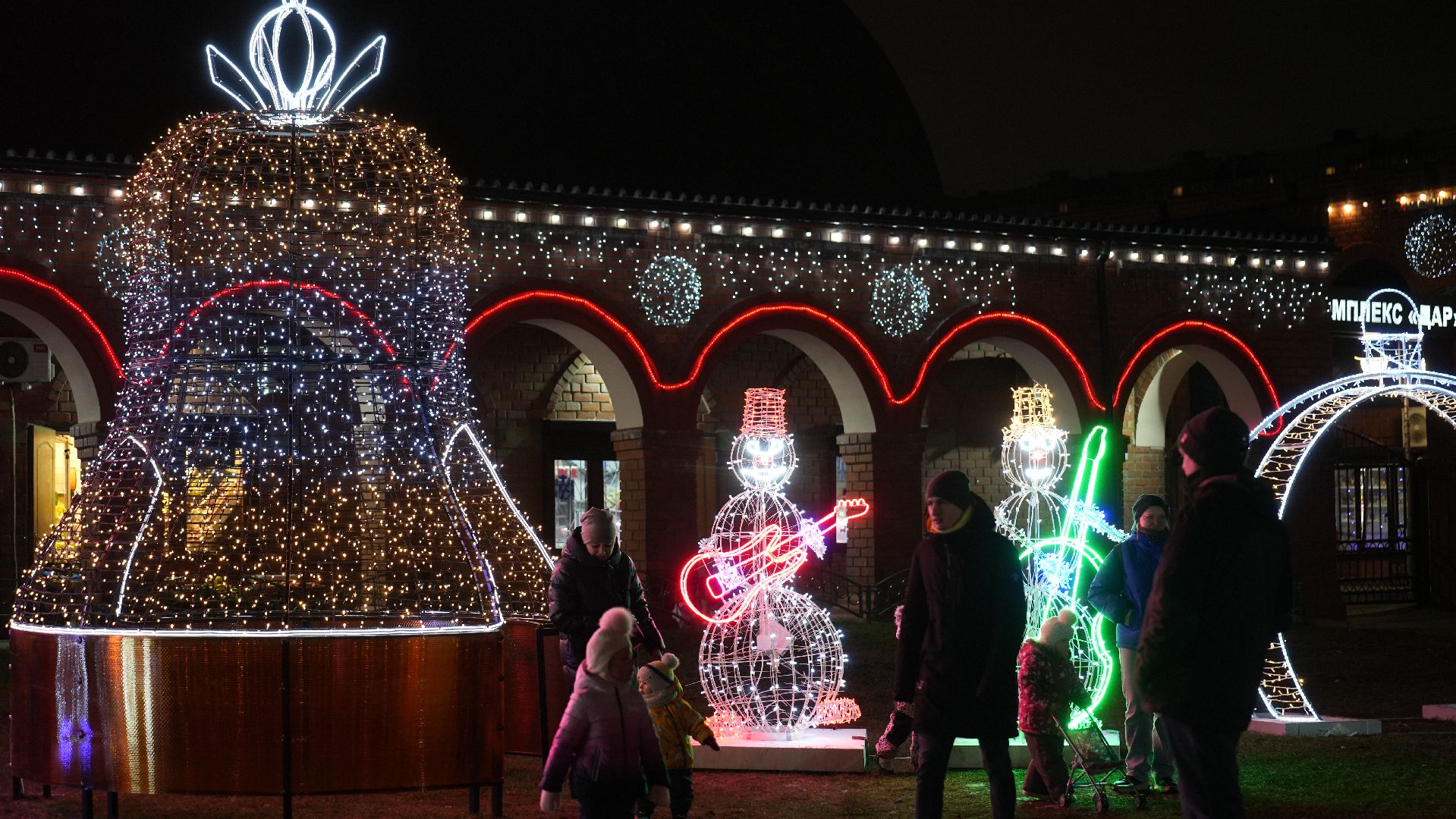 вертикалка, зима в подмосковье, световые инсталляции,