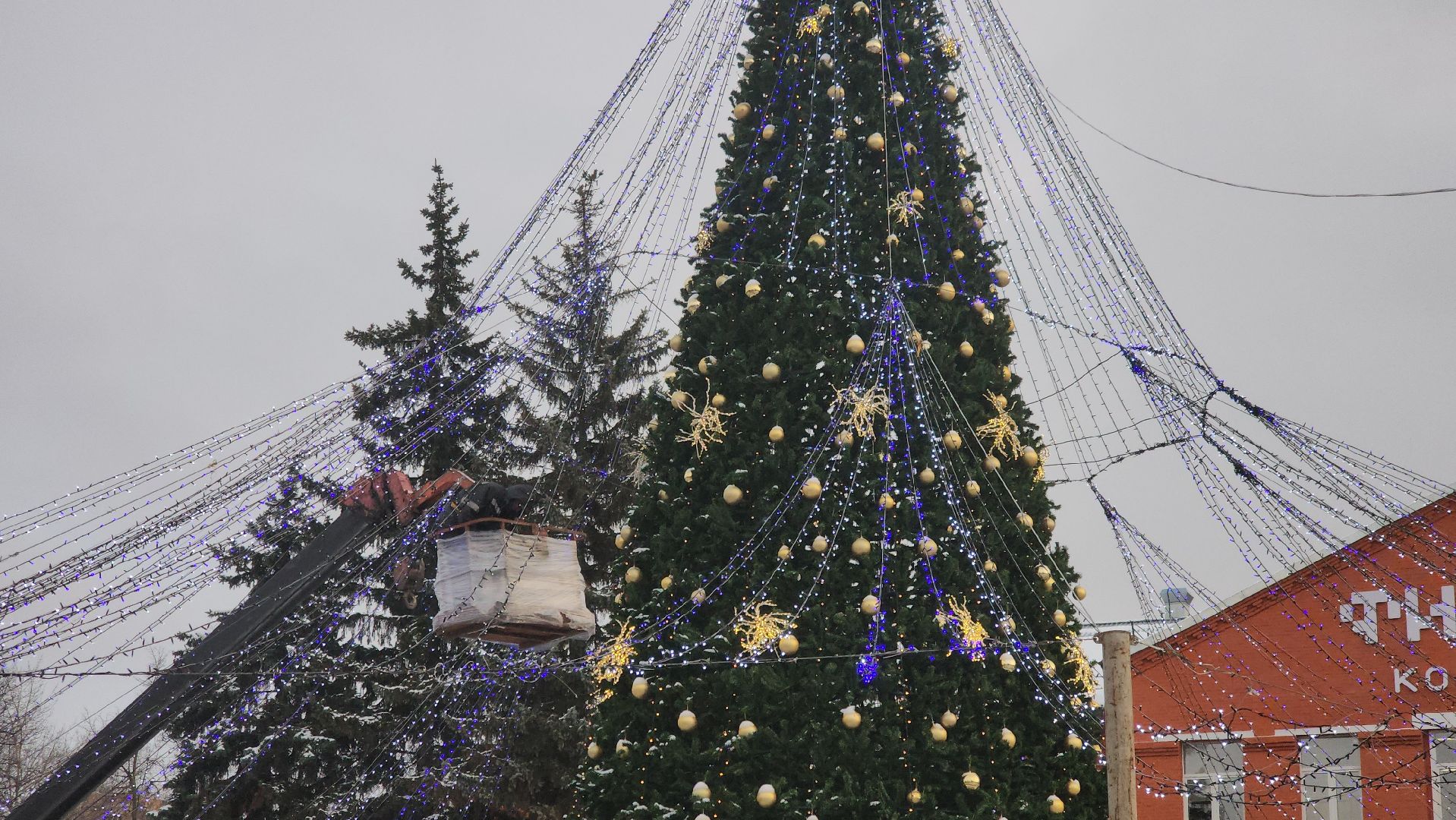 долгопрудный, елка на Собина, праздник, шатер, вертикалки,