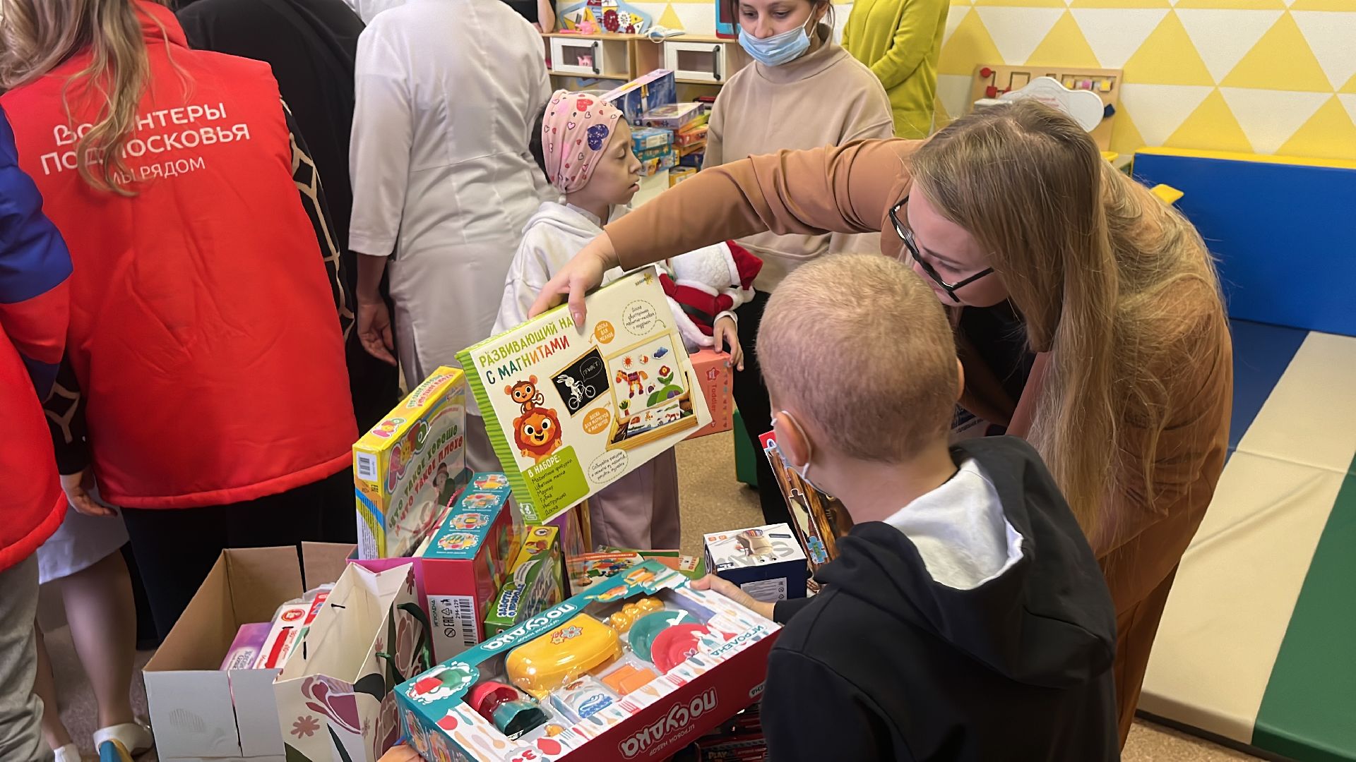 подарки, онкология, диспансер, онкодиспансер, московский областной онкологический диспансер, дети, подарки детям, коробка счастья,