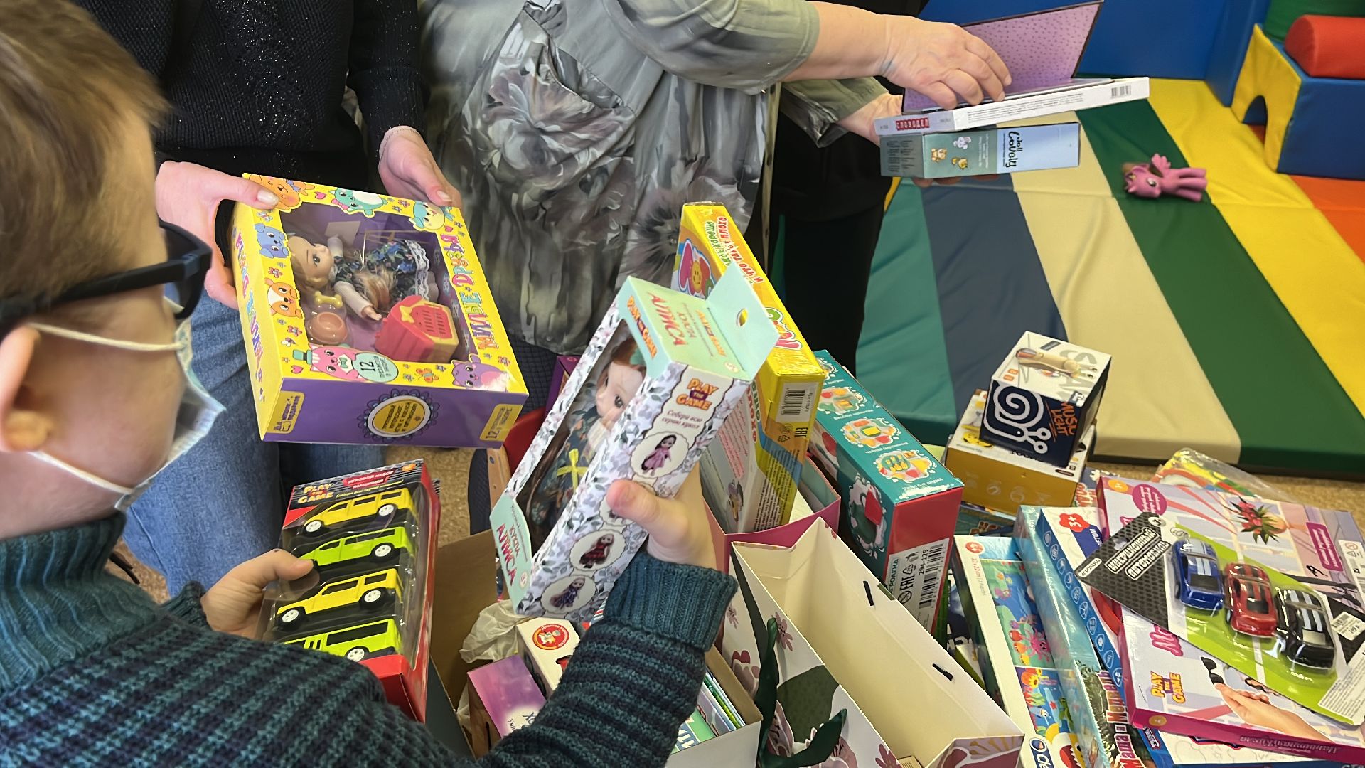 подарки, онкология, диспансер, онкодиспансер, московский областной онкологический диспансер, дети, подарки детям, коробка счастья,