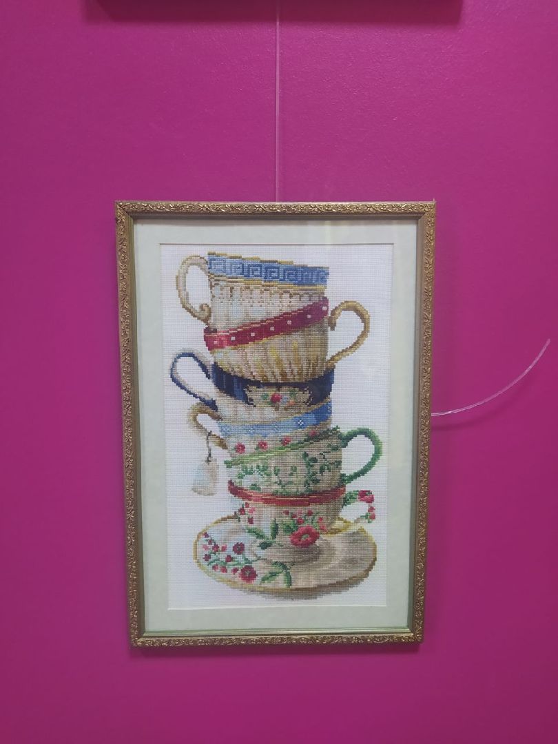 Выставка, вышивка, вышивальщица, благотворительность, помощь, люди