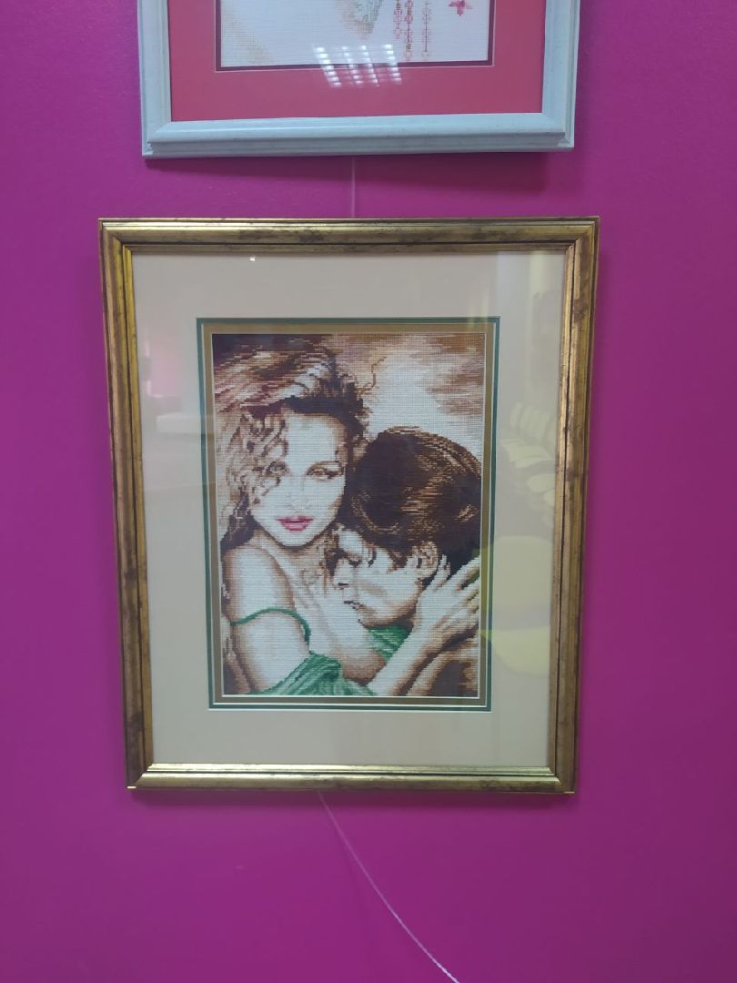 Выставка, вышивка, вышивальщица, благотворительность, помощь, люди