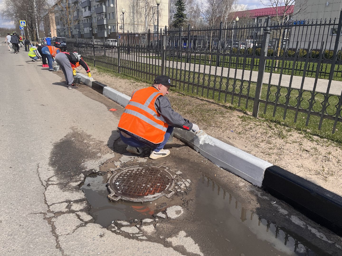 Шаховская, субботник, покраска