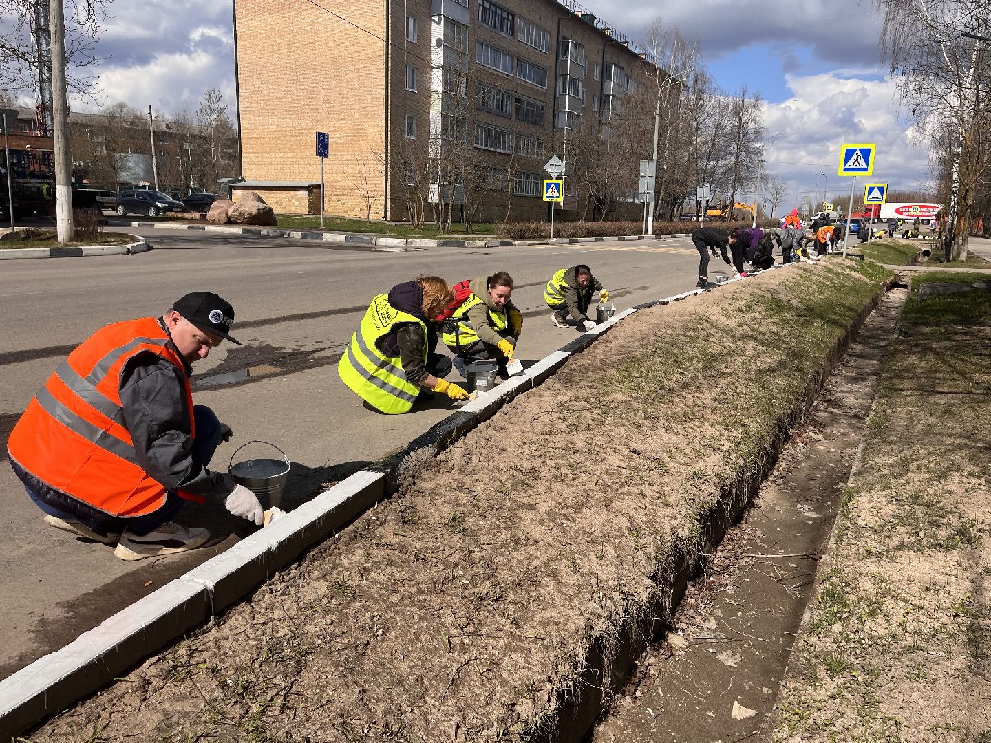 Шаховская, субботник, покраска