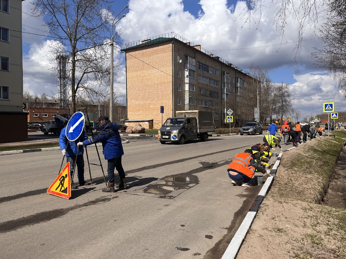 Шаховская, субботник, покраска