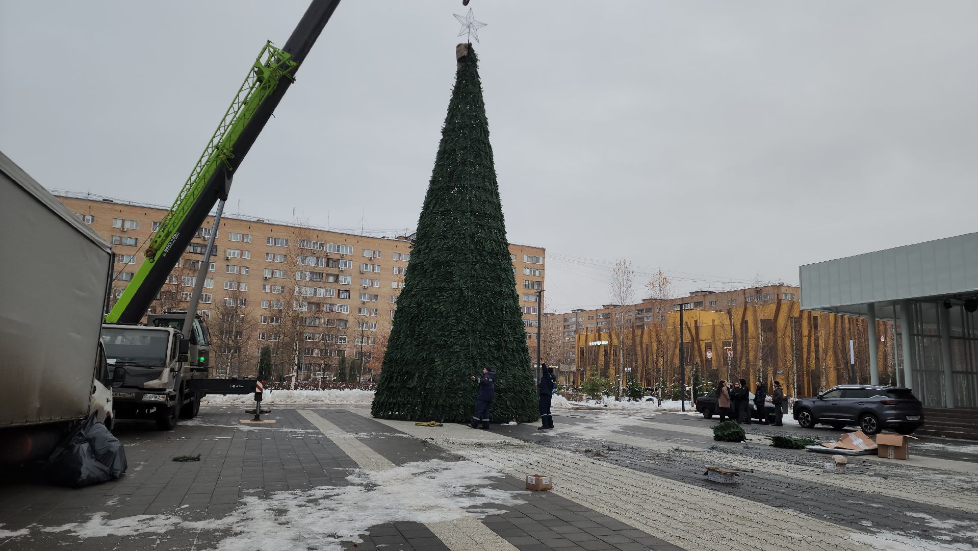 Установка елки, Городской парк, Лобня, вертикалки,