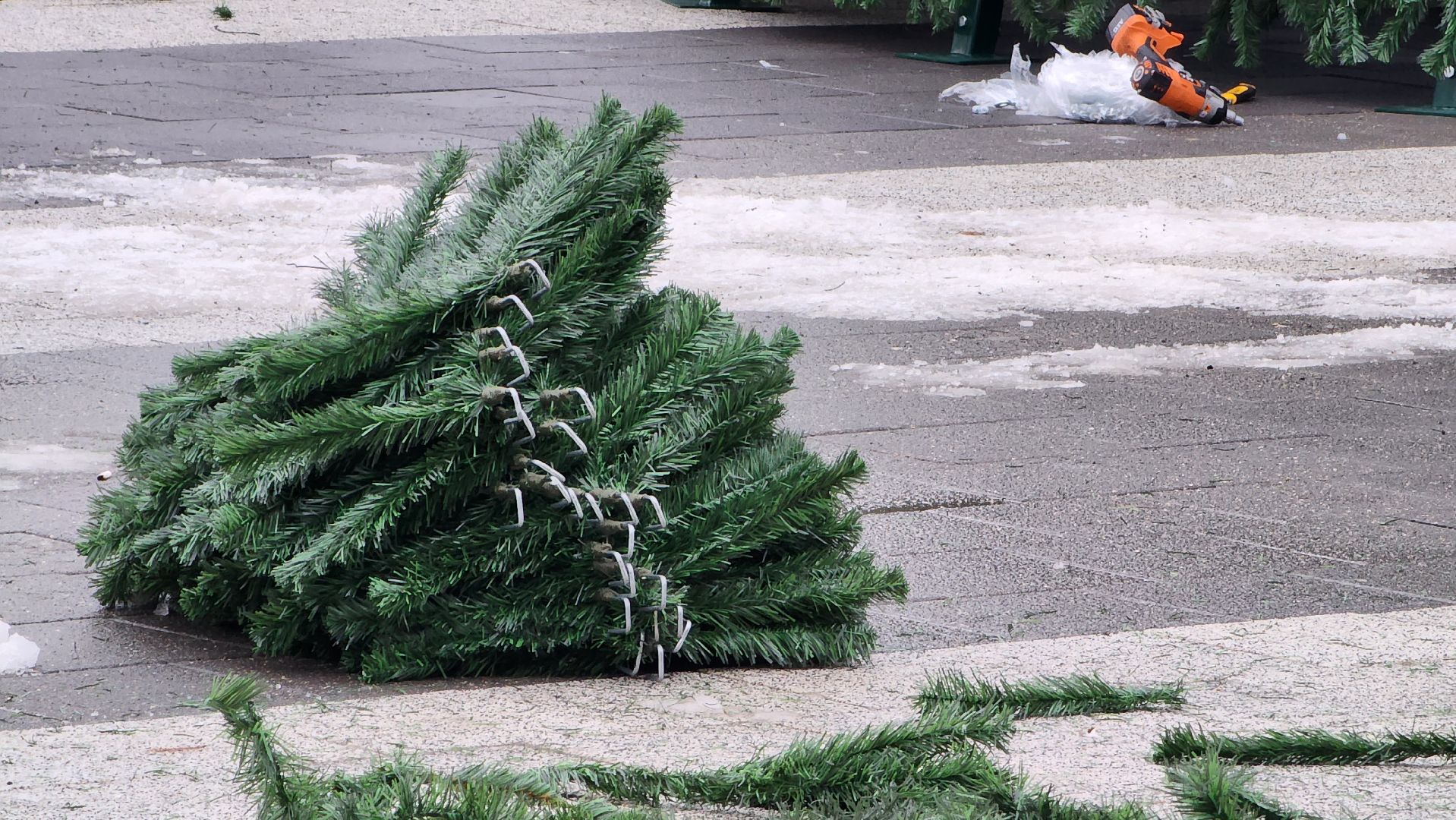 Установка елки, Городской парк, Лобня, вертикалки,