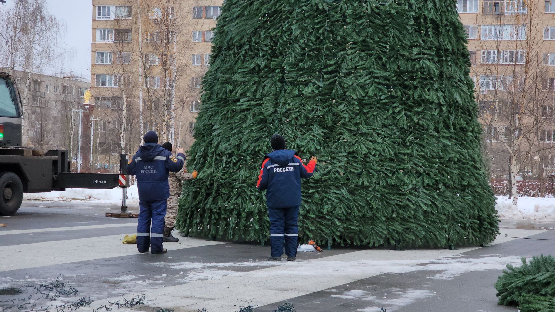 Установка елки, Городской парк, Лобня, вертикалки,