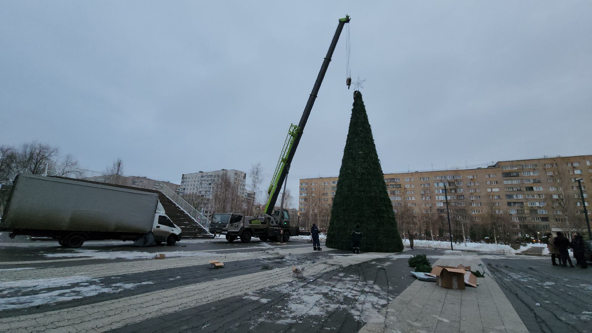 Установка елки, Городской парк, Лобня, вертикалки,