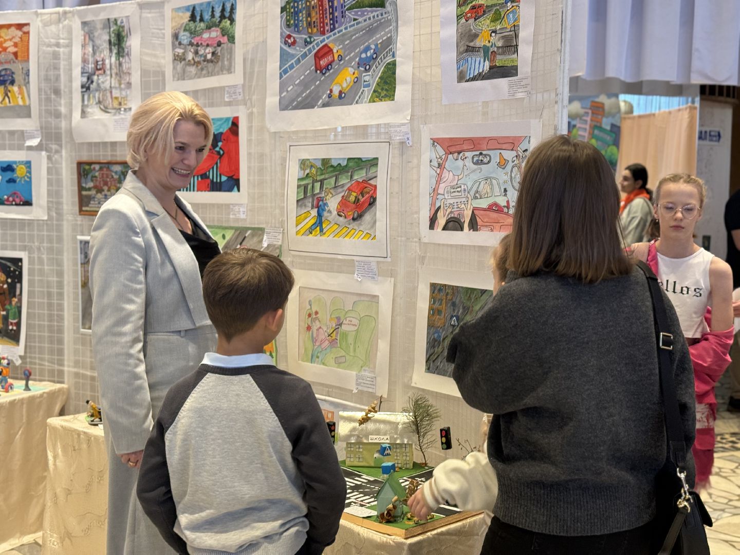 конкурса по профилактике дорожно-транспортного травматизма и безопасности дорожного движения, Выставка Умный пешеход, кинотеатр искра, центр детского творчества импульс,