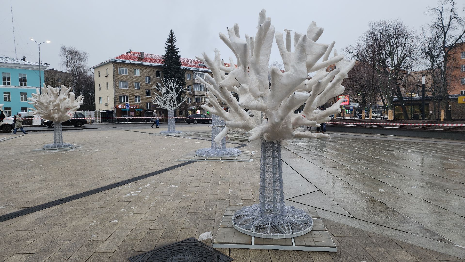вертикалки, пушкино, инсталляции, украшение города к новому году, площадь, светодиодная композиция, светодиоды, деревья,