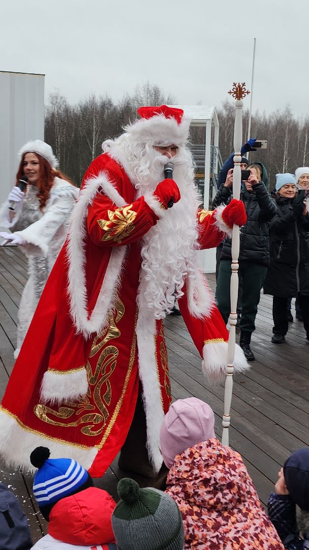 вертикалка, вертикальное видео, электросталь, зимний сезон, зима 2024-2025, дед мороз, дед мороз и снегурочка, открытие зимнего сезона,