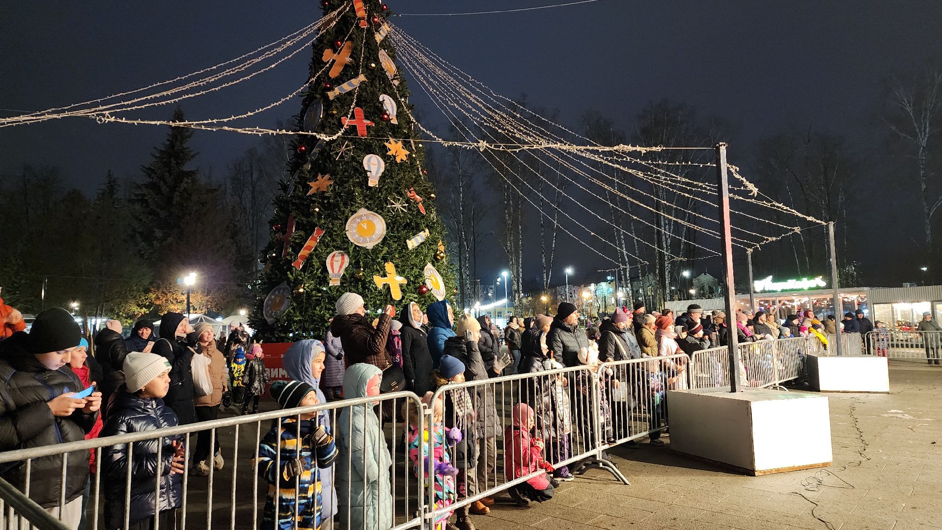 вертикалки, пушкино, центральный парк, зима в подмосковье, концерт, шоу, зрители, театр,