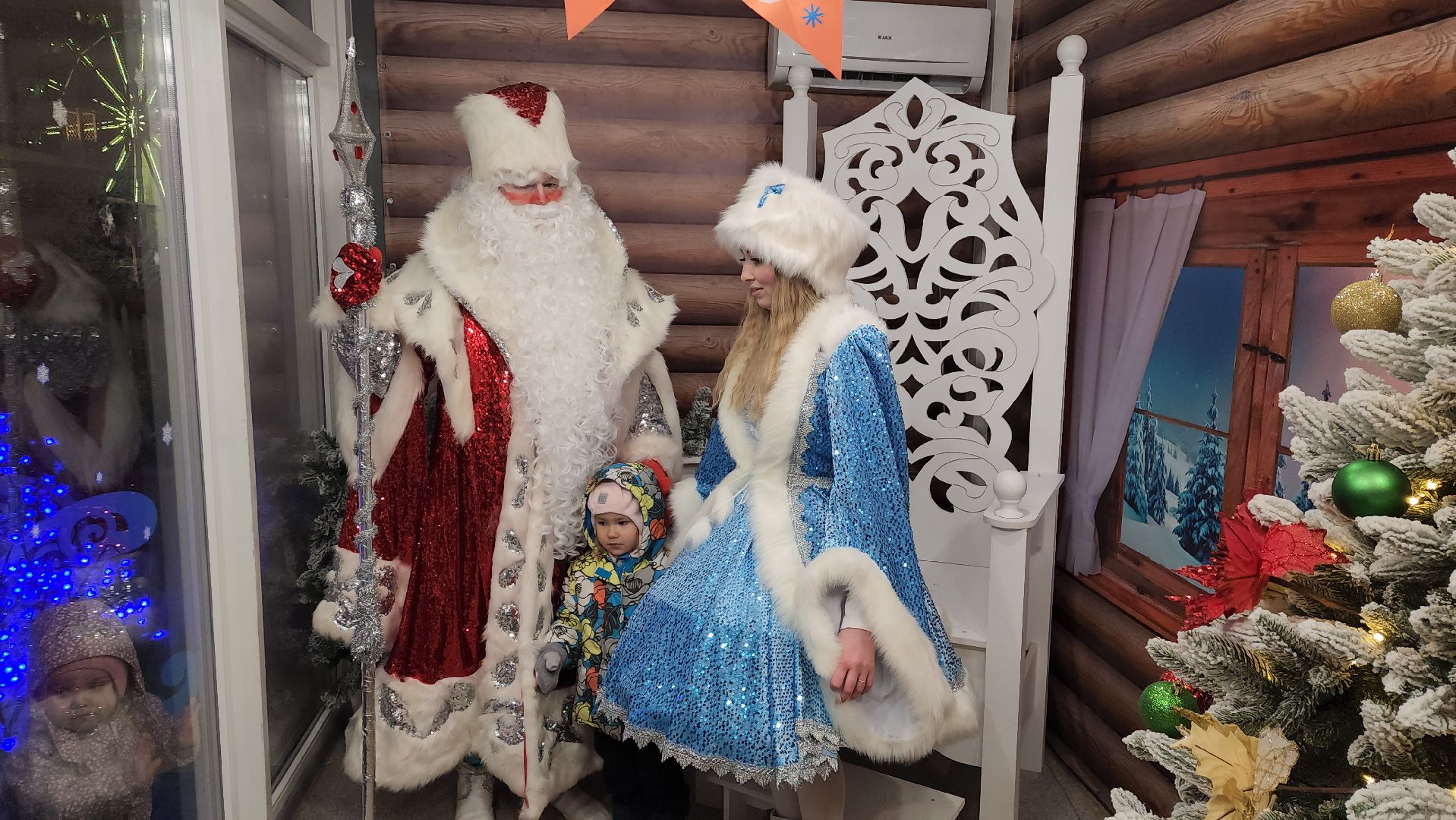 вертикалки, пушкино, дед мороз, новогодняя елка, дети, зажжение елки, зажжение огней на елке,