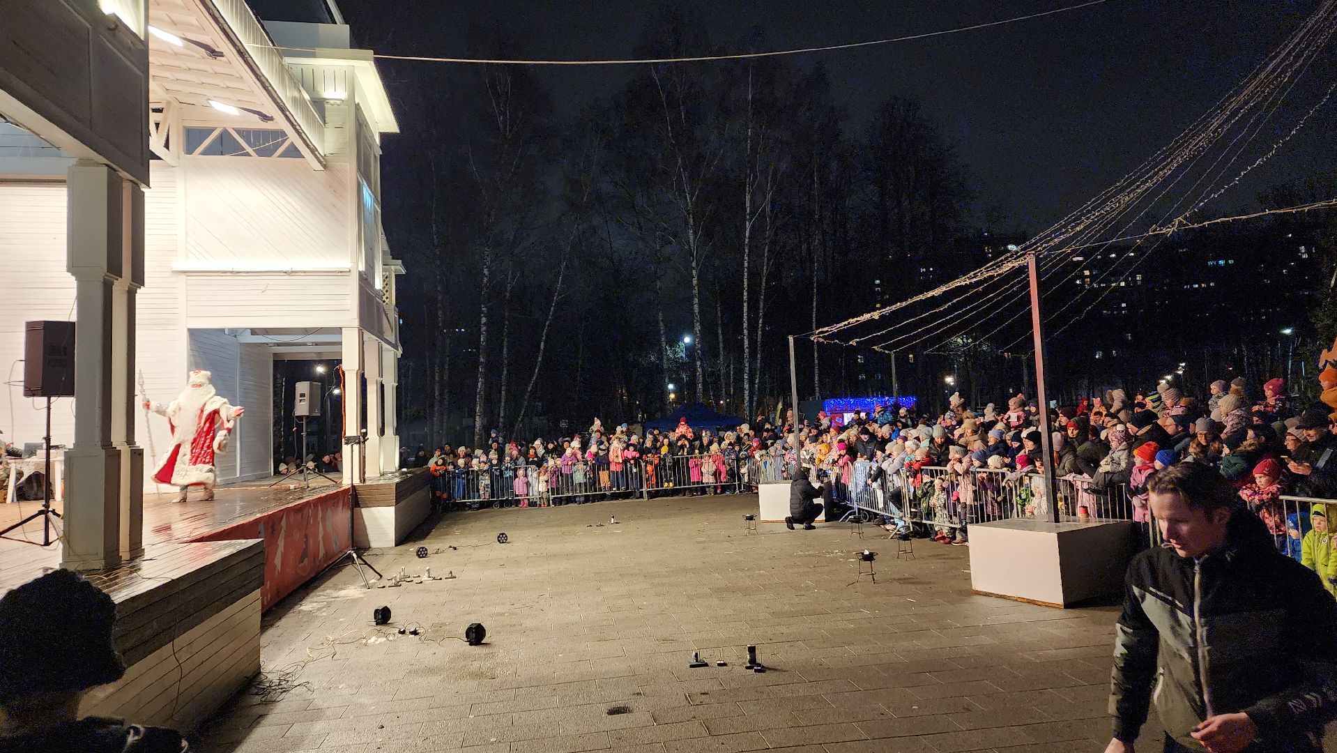 вертикалки, пушкино, дед мороз, новогодняя елка, дети, зажжение елки, зажжение огней на елке,