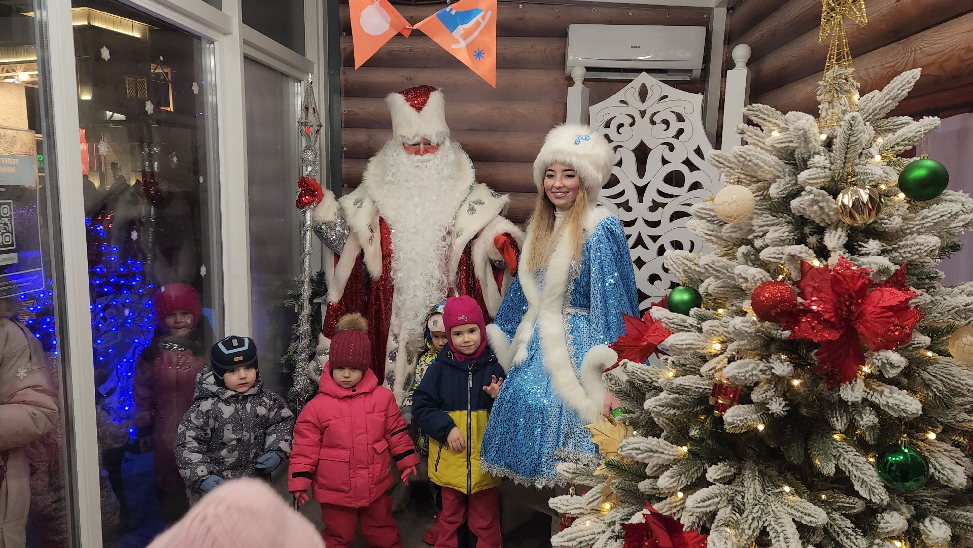 вертикалки, пушкино, дед мороз, новогодняя елка, дети, зажжение елки, зажжение огней на елке,