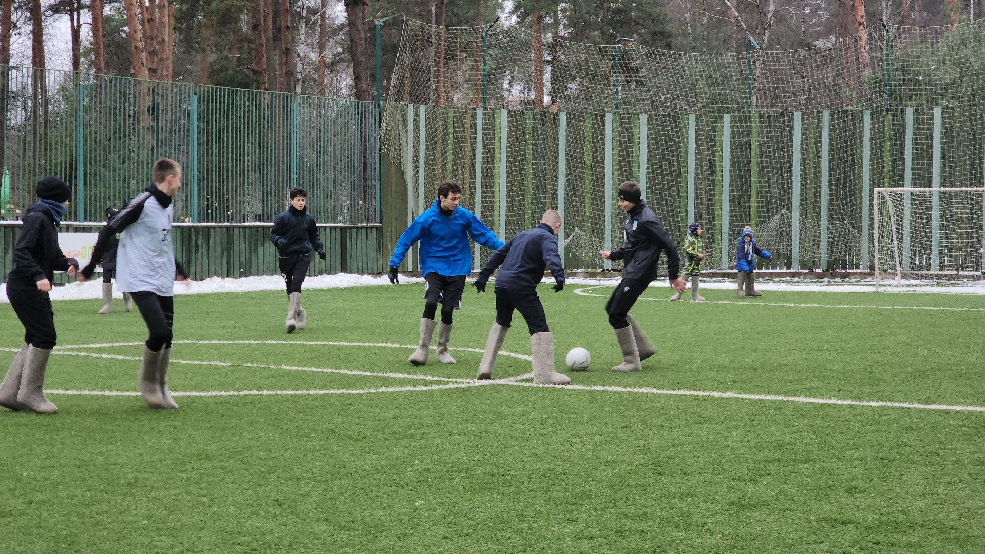 красногорск, зима в подмосковье, футбол в валенках, детский городок сказочный,