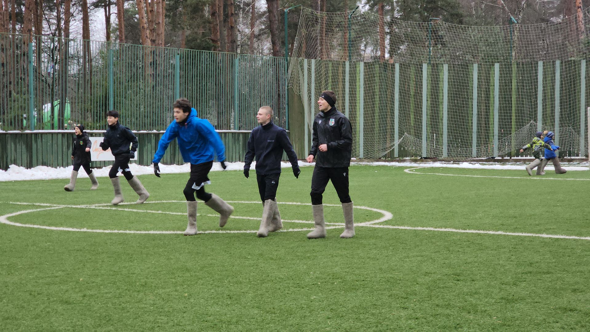 красногорск, зима в подмосковье, футбол в валенках, детский городок сказочный,