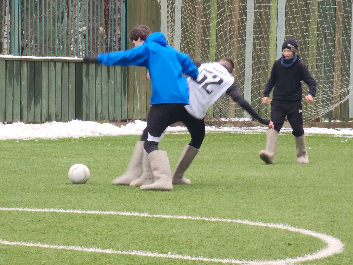 красногорск, зима в подмосковье, футбол в валенках, детский городок сказочный,
