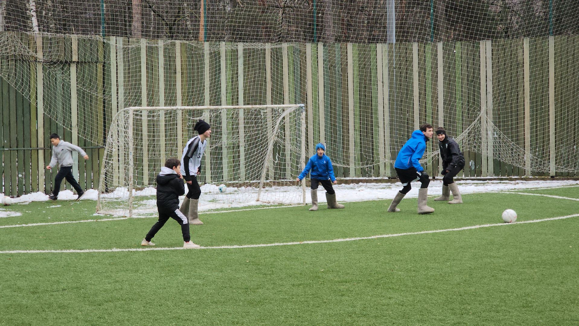 красногорск, зима в подмосковье, футбол в валенках, детский городок сказочный,