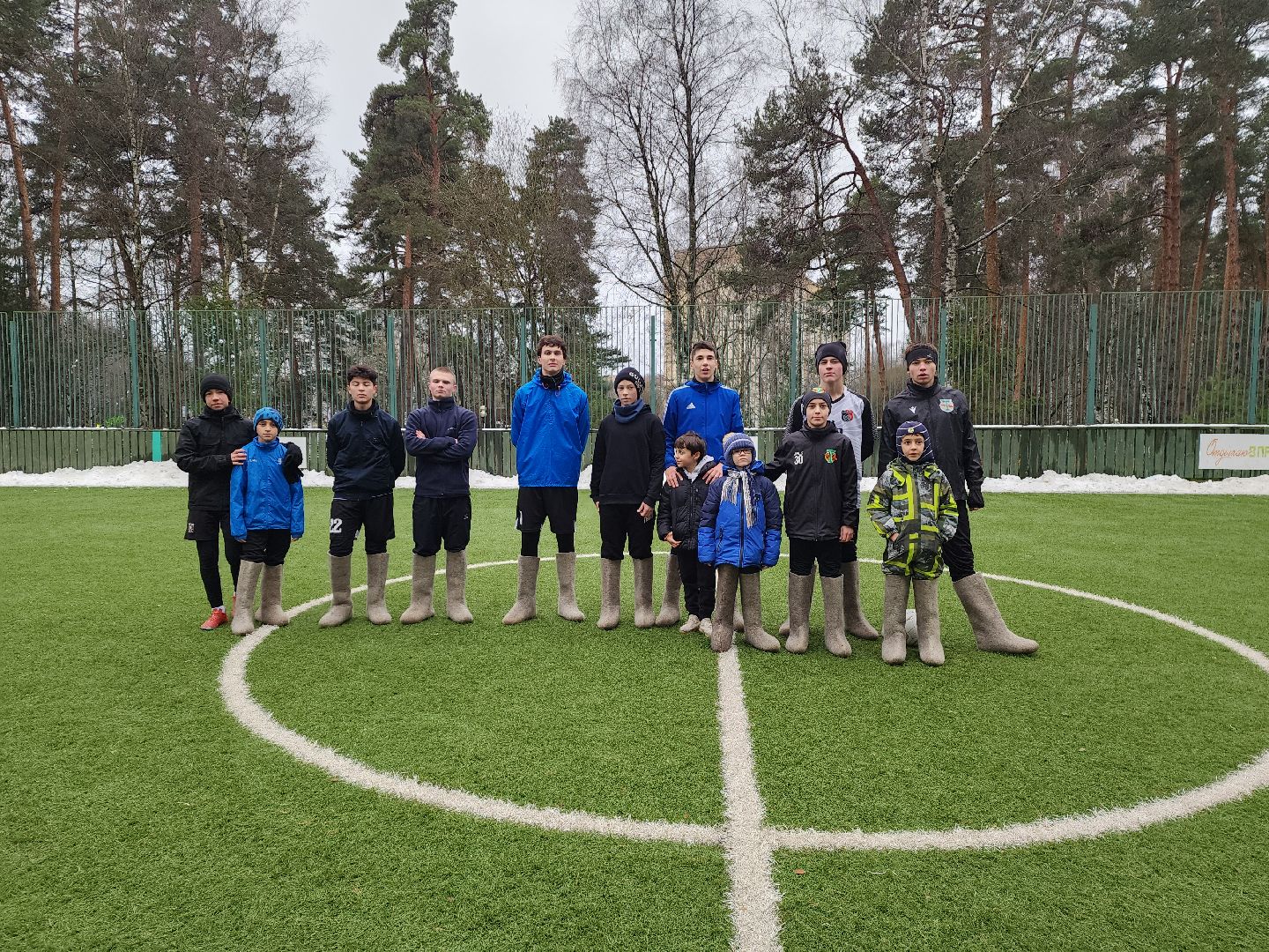 красногорск, зима в подмосковье, футбол в валенках, детский городок сказочный,