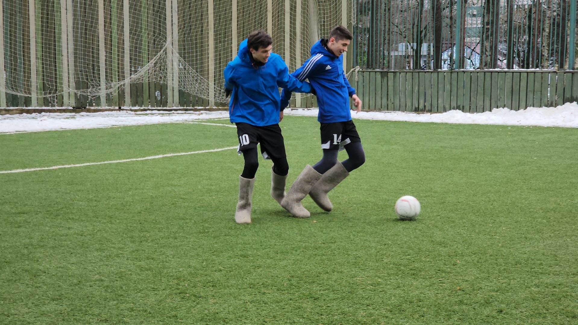красногорск, зима в подмосковье, футбол в валенках, детский городок сказочный,